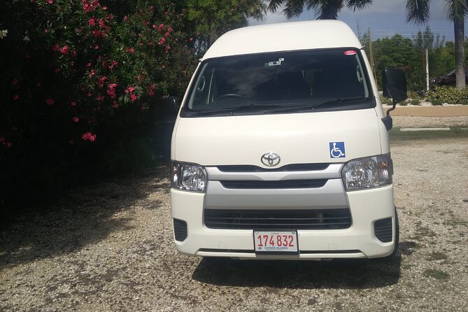 Airport Transfer to West Bay Accommodations (GCM)-Round Trip - The service record: pleasant drivers, uneven coordination