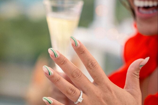 Diamonds and Cocktails a Shopping Experience in Grand Cayman - Who should book this experience?