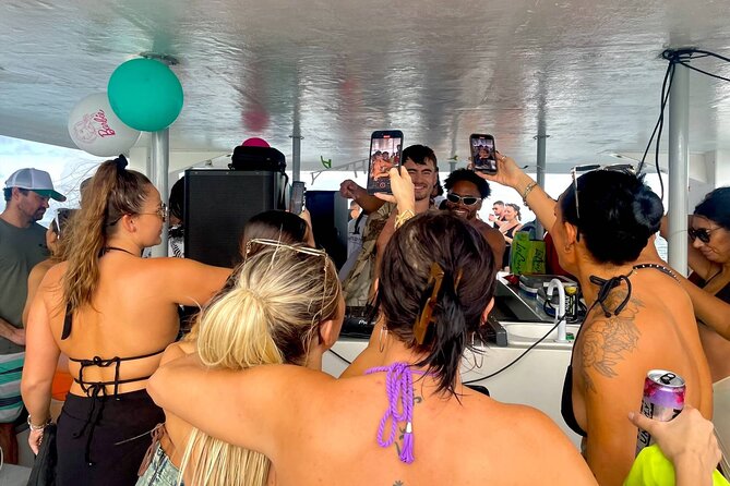 Drinks Inclusive Boat Cruise in the Cayman Islands with a live DJ - The music, DJ, and social mood