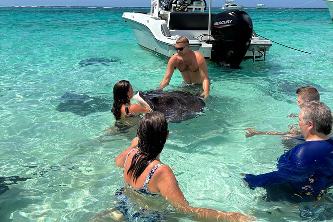 Private Charter for Stingray city - Meeting the Stingrays at Stingray City