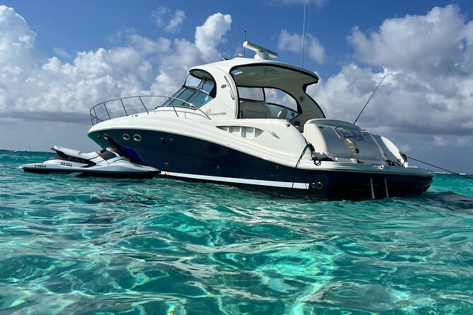 Private Luxury HalfDay w/Jetski Stingray City, Snorkeling & Starfish Beach Tour - A four-hour private boat day in Grand Cayman