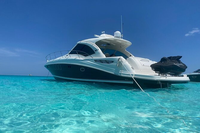 Private Yacht 48 ft Sting Ray City, Snorkel & Starfish Beach - Key Points at a Glance
